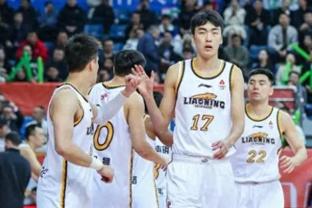 Lakers quan tâm đến Ding Wei Di, có thể giao dịch trước hạn chót